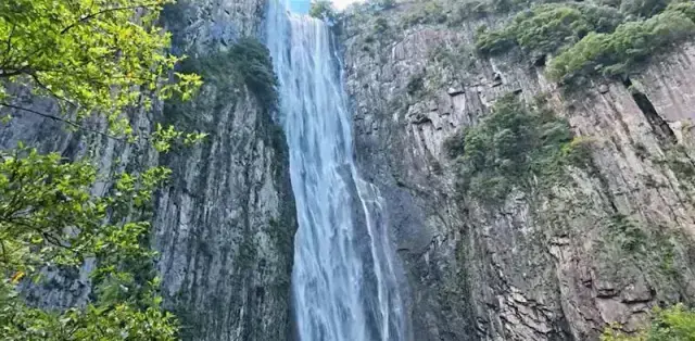 Водопад Байчжанцзи - трехкаскадный