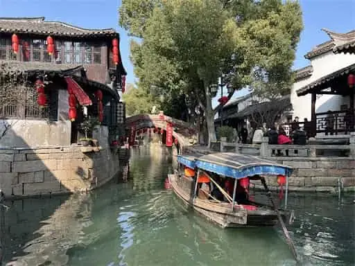 Лужи - древний водный город с каналами и мостами