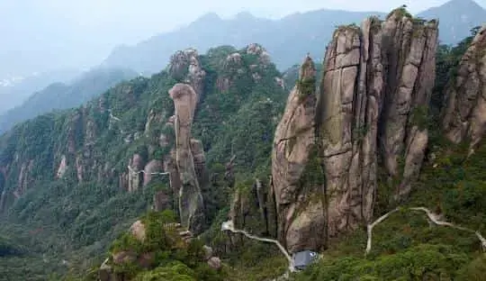 Гора Саньциншань (三清山) – гранитные пики и даосские святыни