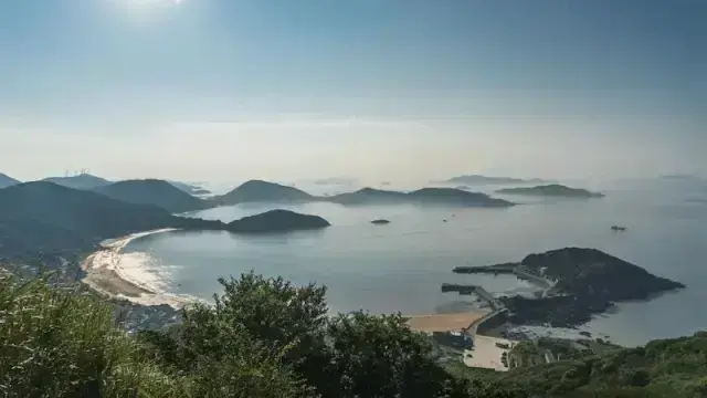 Пляж Шенгси на острове Сиджиао - золотистый песок и чистая вода