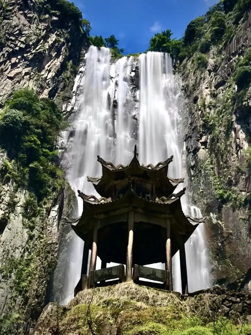 Горное озеро Тяньдинху (天顶湖)