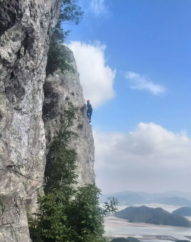 Зиплайн над ущельем