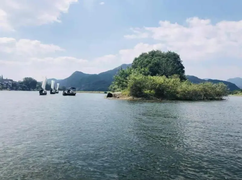 Древняя плотина Тунцзиян (通济堰)