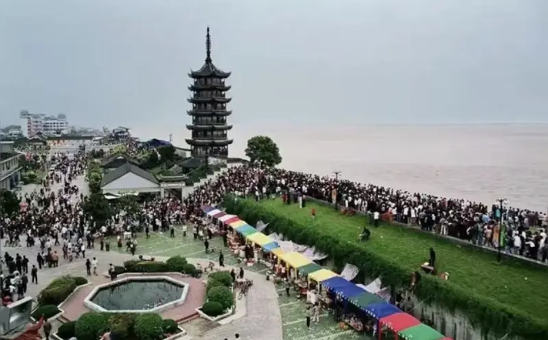 Храм Чэнхуан (城隍庙) в Яньгуане