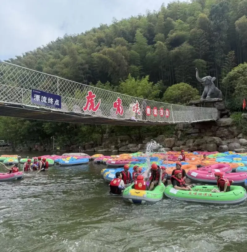 Водные валы и брызги
