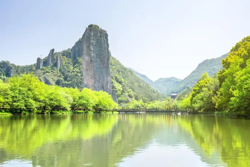 Пик Динху (鼎湖峰)