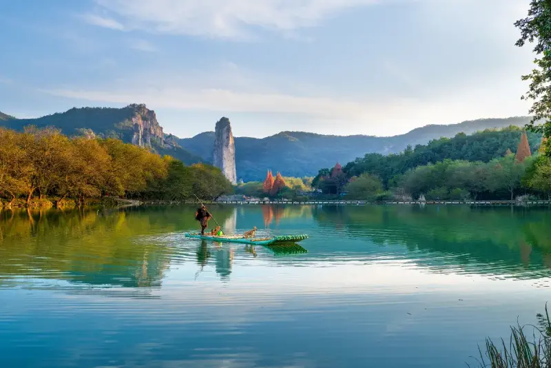 Пик Динху (鼎湖峰)