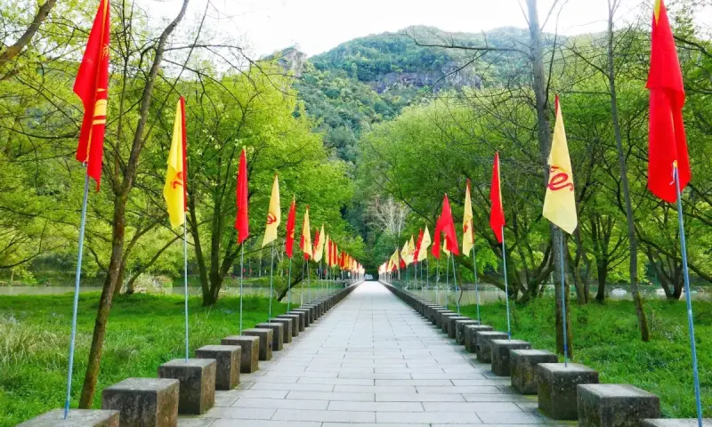 Пещера Нивэн (倪翁洞)
