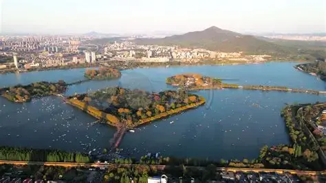 Озеро Сюаньу (玄武湖)