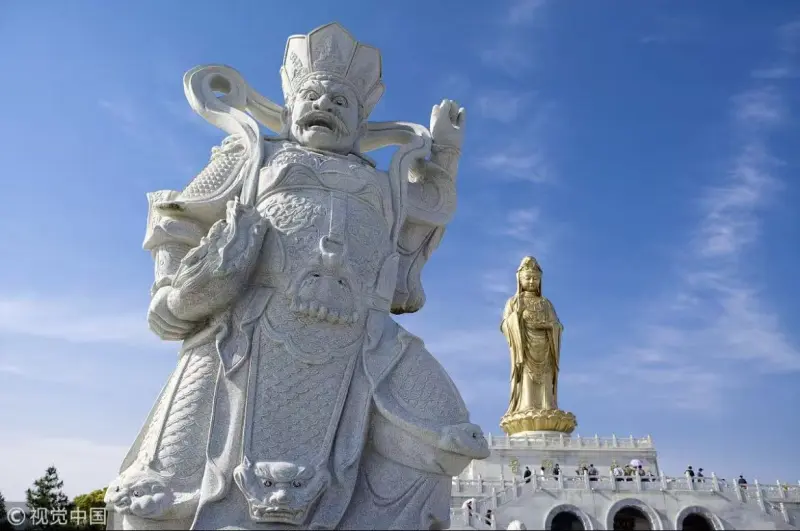 Зал Небесных Царей (Тяньван Дянь) в храме Фаюй-Чаньсы