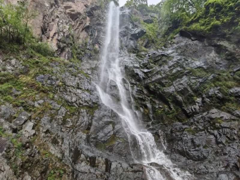 Смотровая площадка у водопада