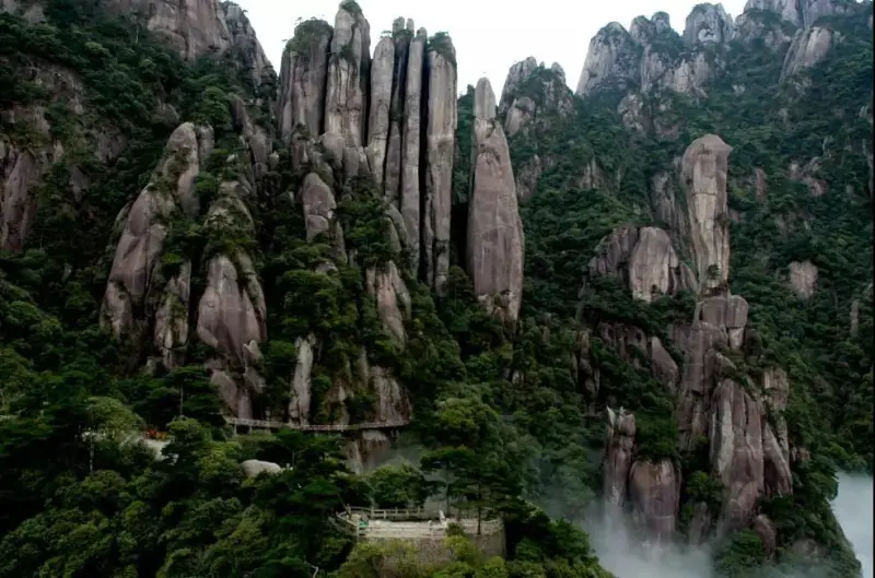 Пик «Гигантский питон» (巨蟒出山)