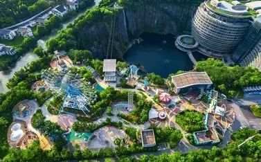 80-метровый водопад и отель в карьере Shanghai Wonderland