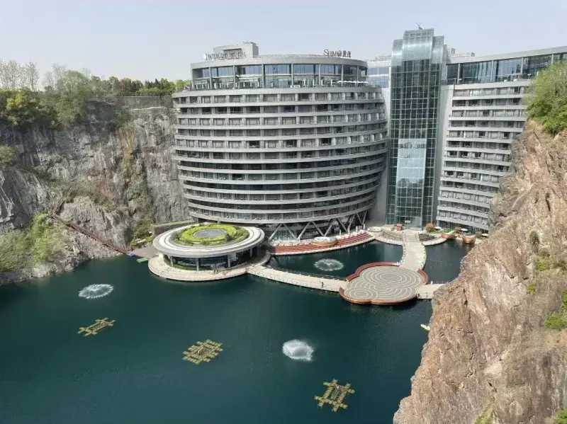 Отель InterContinental Shanghai Wonderland, встроенный в скалу