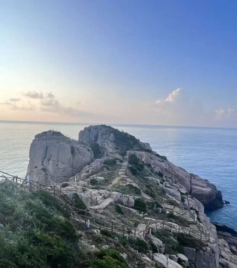 Каменная лестница, заросшая мхом