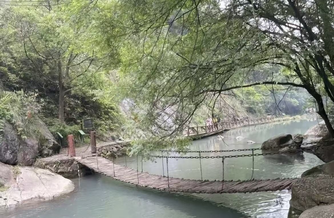 Старинная купеческая тропа (古驿道) с каменной кладкой