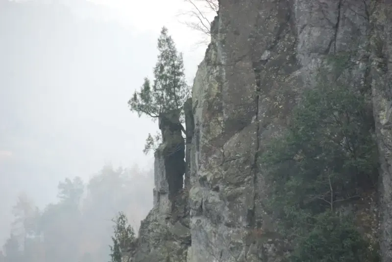 Улица Ушицзе (乌石街) из чёрного базальта