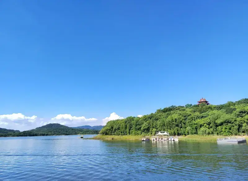 Горячий источник Юйшуй среди бамбука