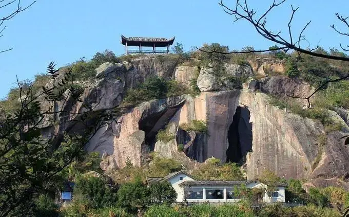 Парк каменных скульптур