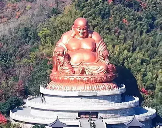 Древний храм Сюэдоу (雪窦寺) (1700 лет)