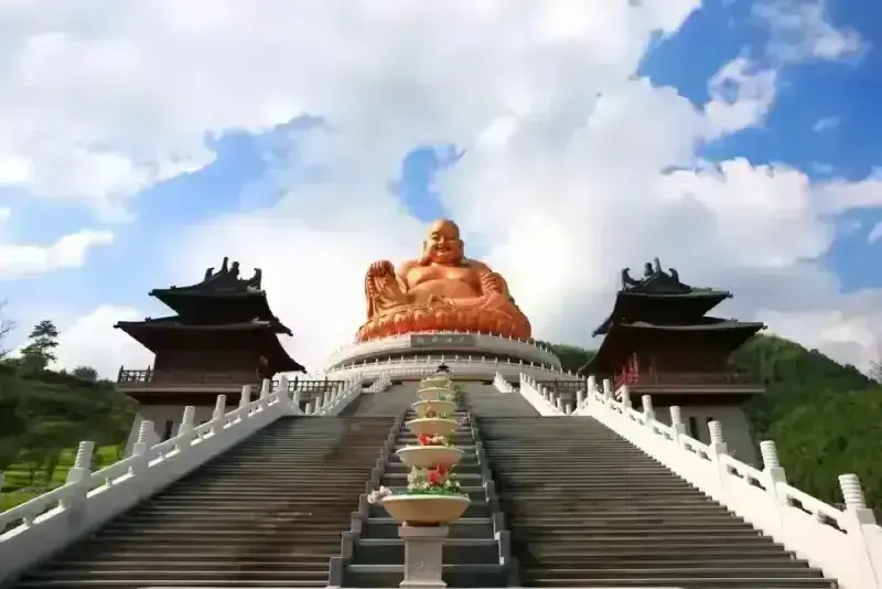 Святилище Майтреи (弥勒圣坛) купол