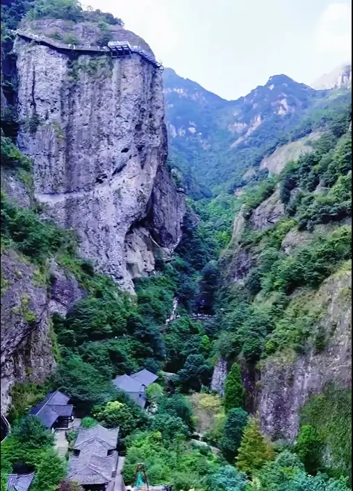 Пик Развернутое Знамя
