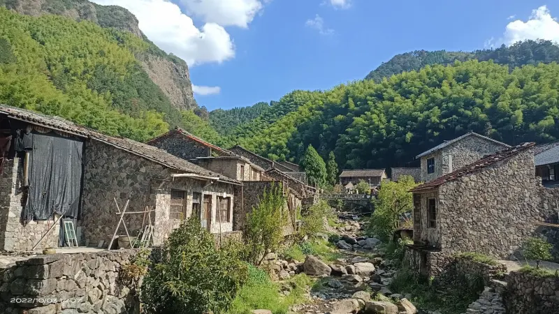 Родовой храм Чжу и каменные стены