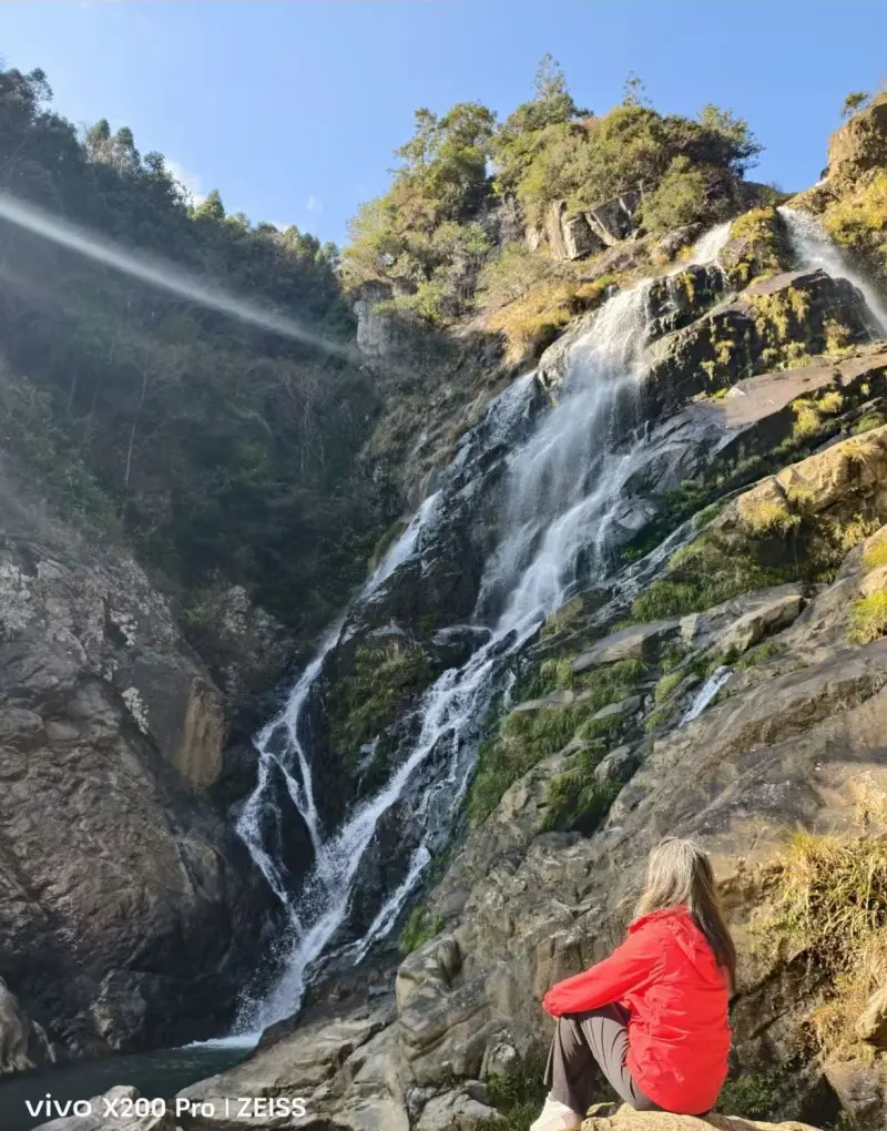 Водопад Снежные хлопья, вид снизу