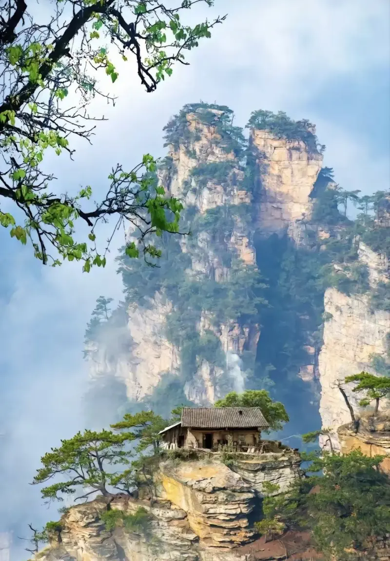 Лифт Байлун (百龙天梯)